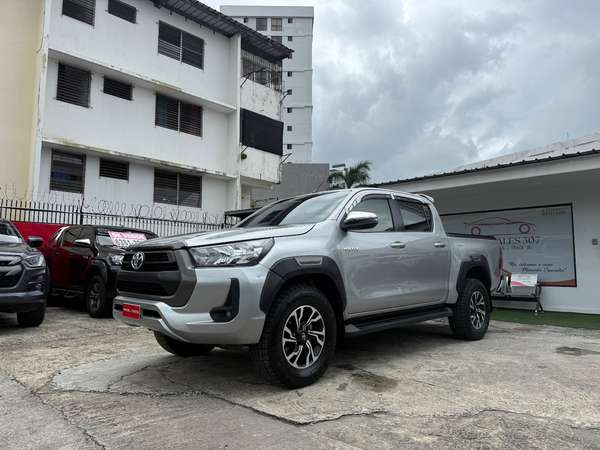 HERMOSA TOYOTA HILUX AUTOMÁTICO SEMI FULL 2022