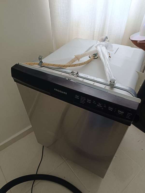 Lavavajillas24Frigidaire  acero inoxidable 