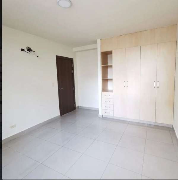 Se alquila habitación privada para 1 persona 
