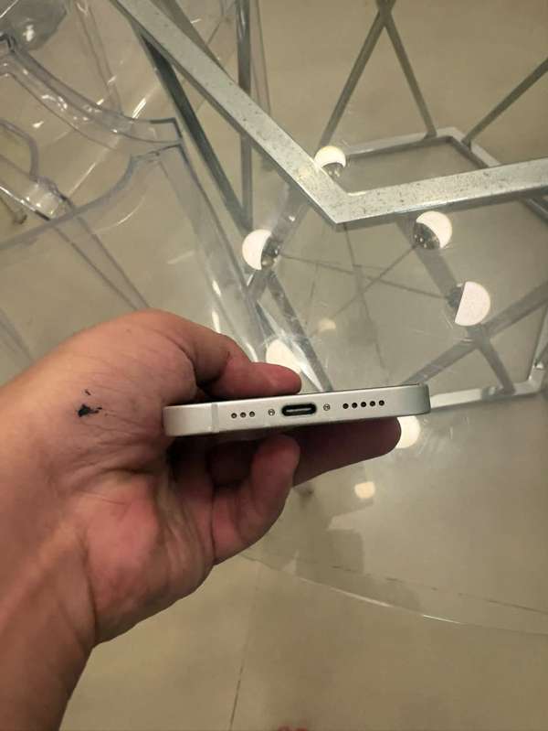IPHONE 16e Perfecto estado