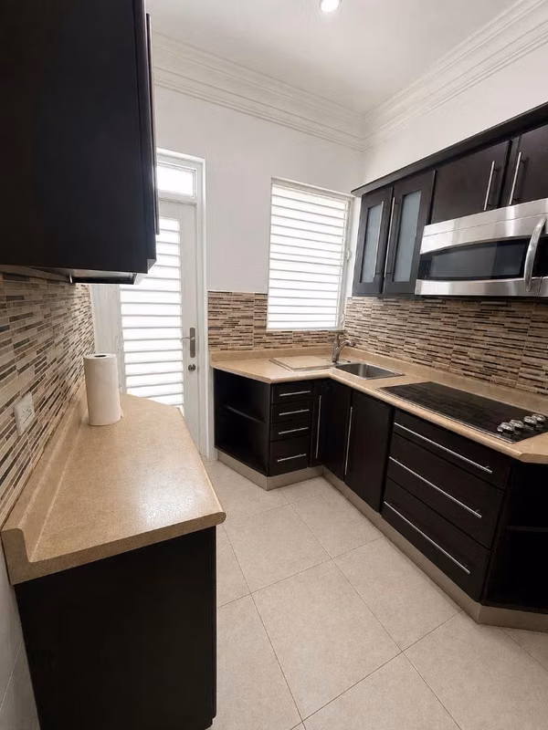 Apartamento Semi Amueblado 4 Habitaciones | Aires Inverter | Garaje Privado | Arecibo | $1,200