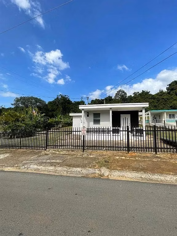 Beautiful house with 2 bedrooms and 2 bathrooms.
