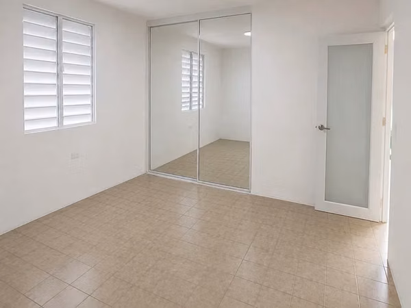 Casa remodelada de 3 dormitorios y 1 baño, lista para habitar.