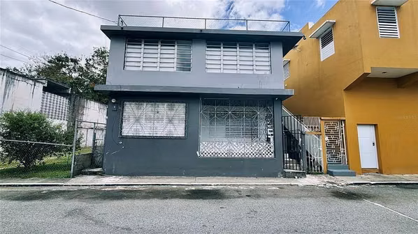 ¡Encantador apartamento en planta baja en alquiler en el corazón de Vega Baja Pueblo!