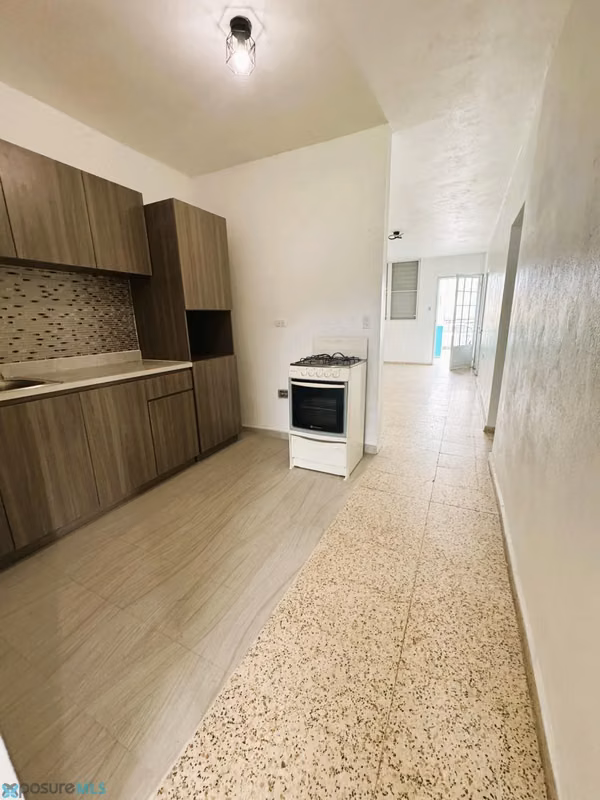 Cómoda casa con 4 dormitorios y 1 baño en alquiler