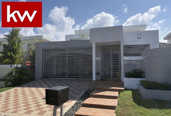 Urb. El Señorial, Casa en San Juan