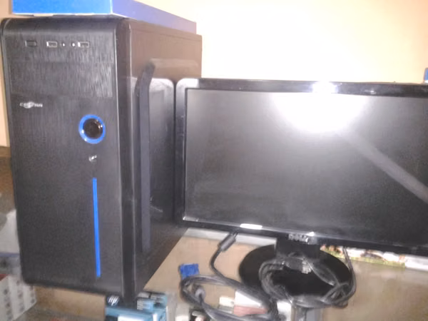 FULL DESKTOP COMPUTER