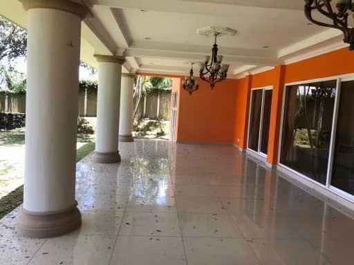 PRECIOSA RESIDENCIA EN PORTONES DE MADRESELVA