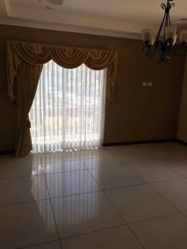 PRECIOSA RESIDENCIA EN PORTONES DE MADRESELVA