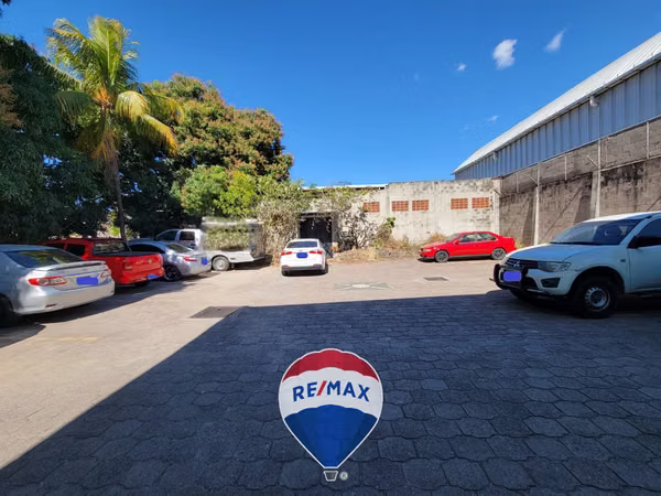 EDIFICIO EN VENTA. SOYAPANGO, A 200 M BLVR. DEL EJERCITO, ANT. CTRA PANAMERICANA
