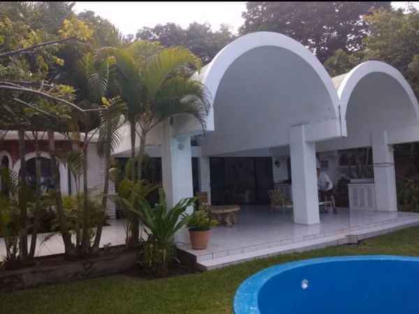 VENDO HERMOSA CASA EN EL LAGO DE COATEPEQUE / TODO NUEVO