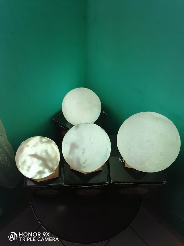Rechargeable 3D moon lamps.