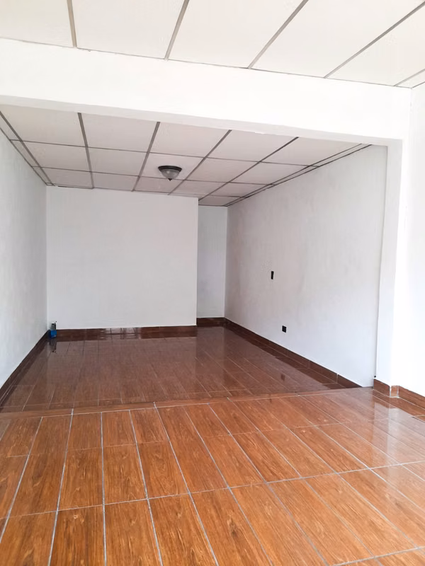 Local 2-level rent for offices or commercial use by Universidad Nueva San Salvador.