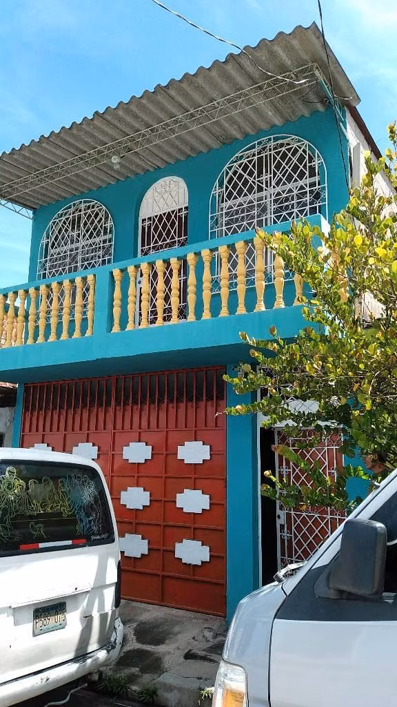 House in San martín, perulapia, accessible, one block from the Catholic church and the park