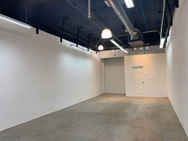 Commercial for sale in Plaza Merliot, Santa Tecla