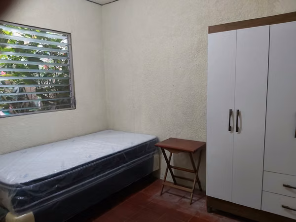 Furnished Room for Rent in Santa Tecla – Utilities Included, Great Location