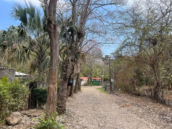 ATAMI!! TERRENO SEMIPLANO EN VENTA CARCA DEL RESTAURANT EL PELÍCANO