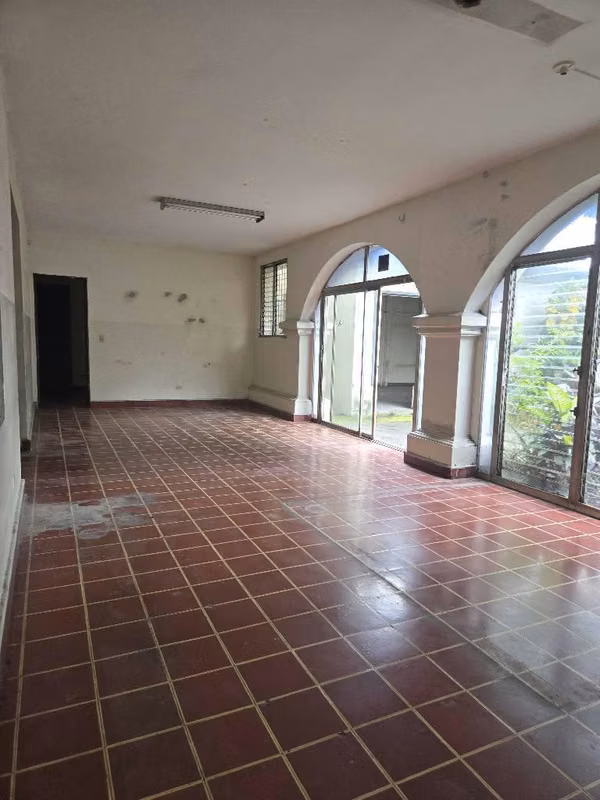 Magnífica y elegante residencia en las cercanias del Salvador del mundo