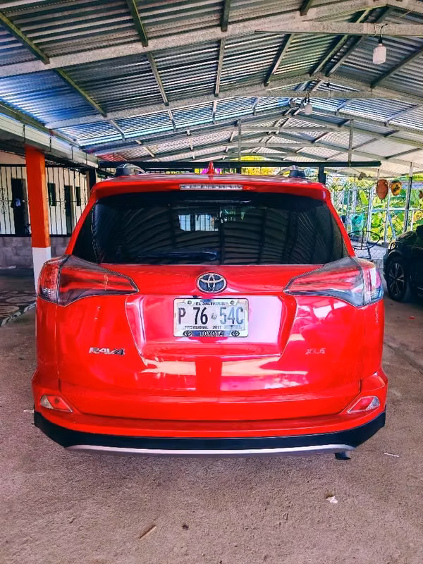 TOYOTA RAV4 XLE 2017