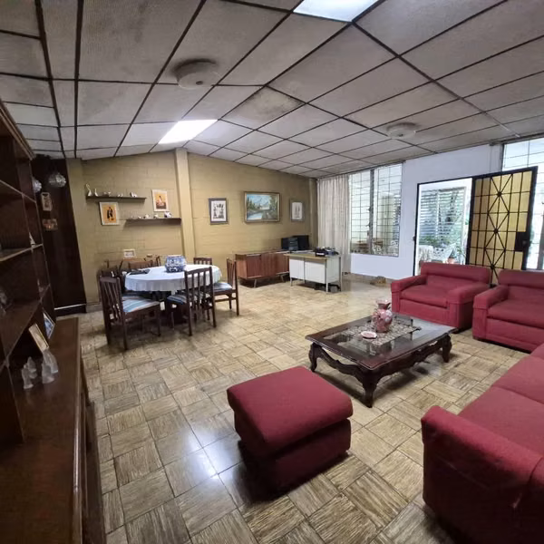 CASA EN VENTA UN NIVEL, COLONIA MIRAMONTE