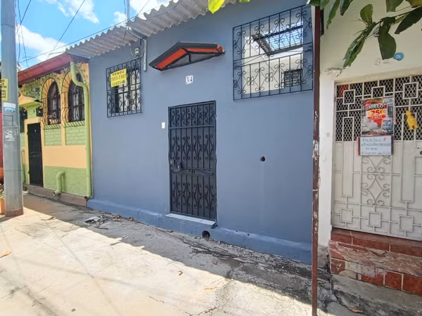 IVU SANTA ANA, SOLD HOUSE REMODELED PASSAGE IN SAFE AND VERY ACCESSIBLE AREA