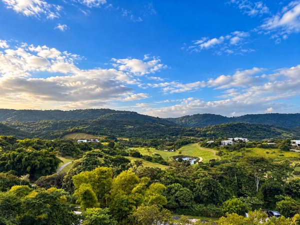 MINIMALIST HOUSE FOR SALE IN RESIDENTIAL AREA EL ENCANTO