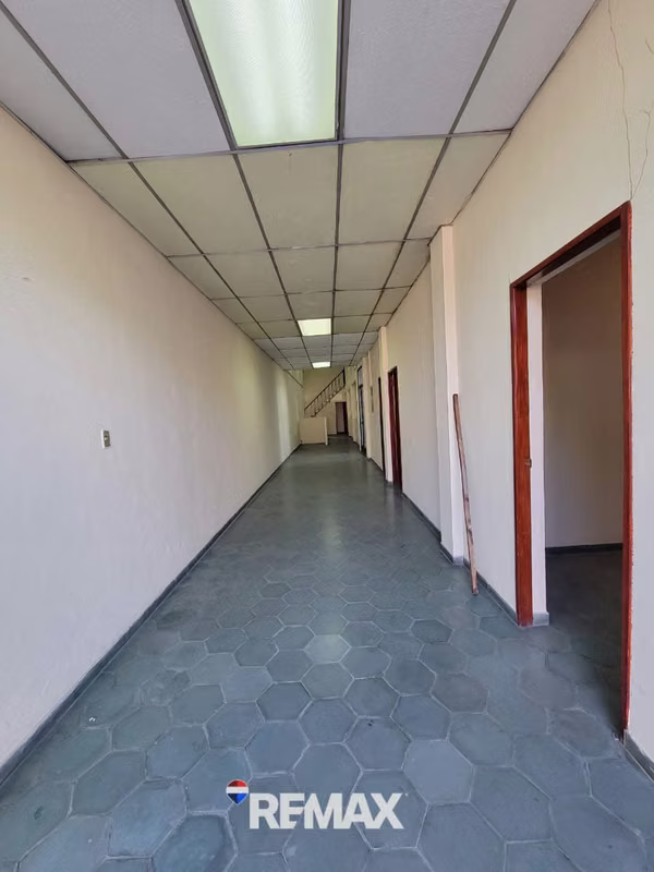 SOYAPANGO | OFICINAS EN ALQUILER | 321 m² | 5 PARQUEOS