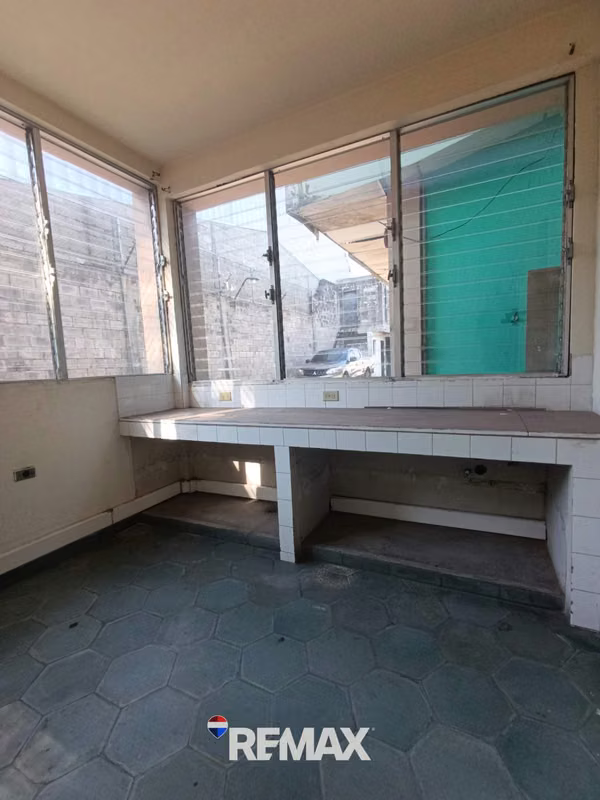 SOYAPANGO | OFICINAS EN ALQUILER | 321 m² | 5 PARQUEOS