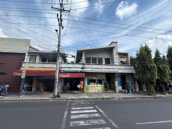 Casa con locales comerciales 1ra calle poniente, frente a Univ Tecnologica