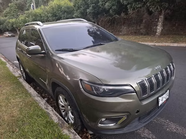 JEEP CHEROKEE LATITUD 2019