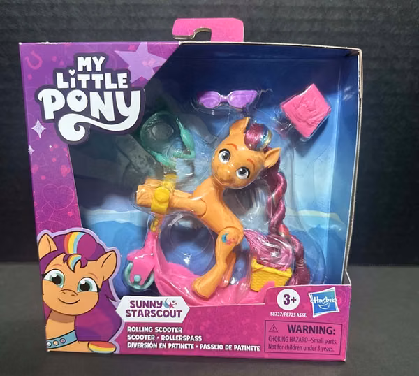 My Little Pony: Tell Your Tale Sunny Starscout Rolling Scooter 9cm.