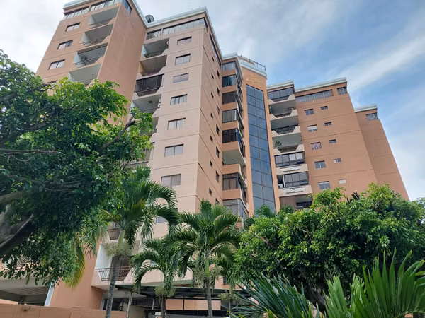 Venta de Bonito Apartamento en Torre Maquilishuat, San Salvador amueblado