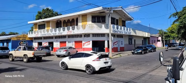 #SanMiguel Alquilo Local comercial + parqueo 2 N