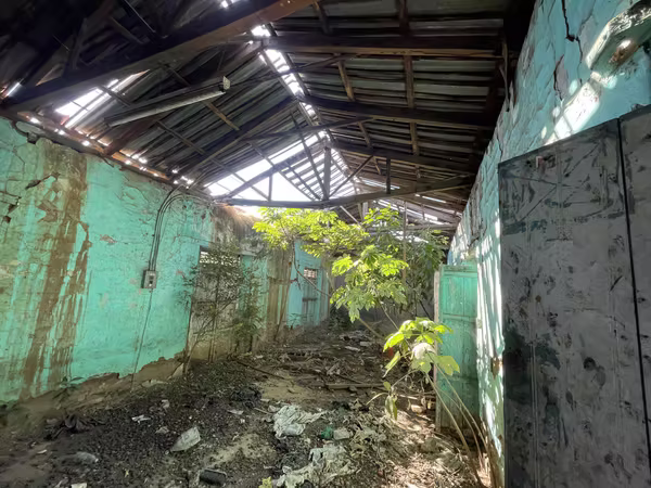 Venta de oportunidad, inmueble  1,478 v2, 500 m2 para remodelar de esquina , Usulutan