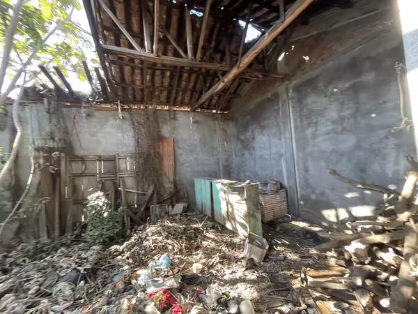 Venta de oportunidad, inmueble  1,478 v2, 500 m2 para remodelar de esquina , Usulutan