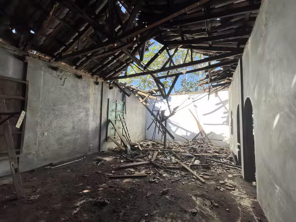 Venta de oportunidad, inmueble  1,478 v2, 500 m2 para remodelar de esquina , Usulutan