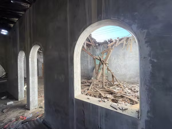 Venta de oportunidad, inmueble  1,478 v2, 500 m2 para remodelar de esquina , Usulutan