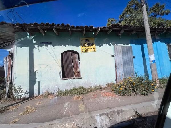 Venta de oportunidad, inmueble  1,478 v2, 500 m2 para remodelar de esquina , Usulutan