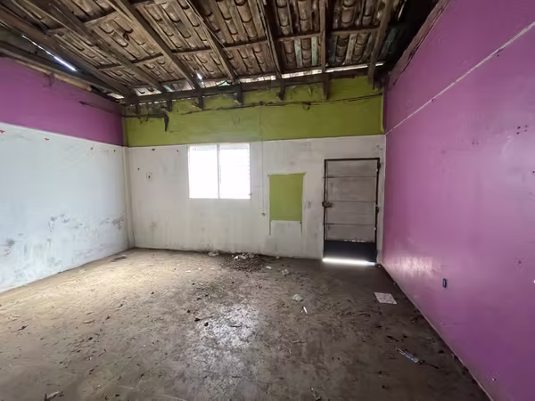 Venta de oportunidad, inmueble  1,478 v2, 500 m2 para remodelar de esquina , Usulutan