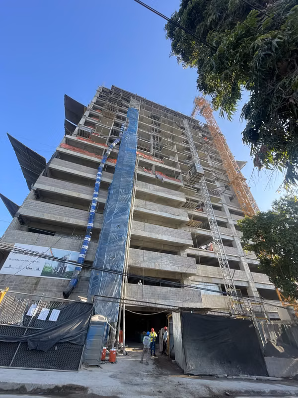 Vendo DERECHO  de Apartamento  en Colonia Escalon, cerca del Word Trade Center , San Salvador