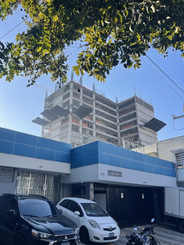 Vendo DERECHO  de Apartamento  en Colonia Escalon, cerca del Word Trade Center , San Salvador