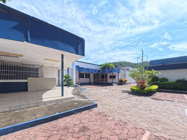 Building for sale in Santa Ana