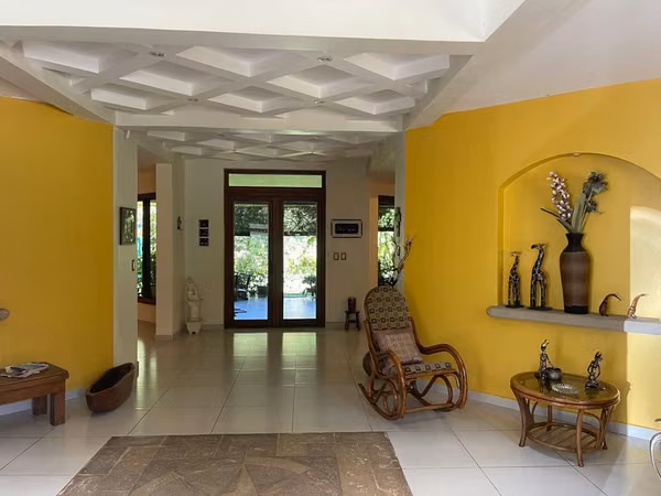 For sale opportunity price $1,180,000.00 ($), nice and spacious house, includes apartment in Residencial Quintas de Santa Elena
