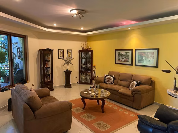 For sale opportunity price $1,180,000.00 ($), nice and spacious house, includes apartment in Residencial Quintas de Santa Elena
