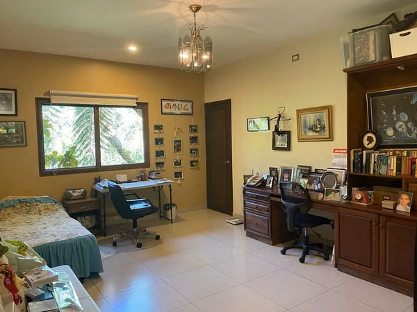 For sale opportunity price $1,180,000.00 ($), nice and spacious house, includes apartment in Residencial Quintas de Santa Elena