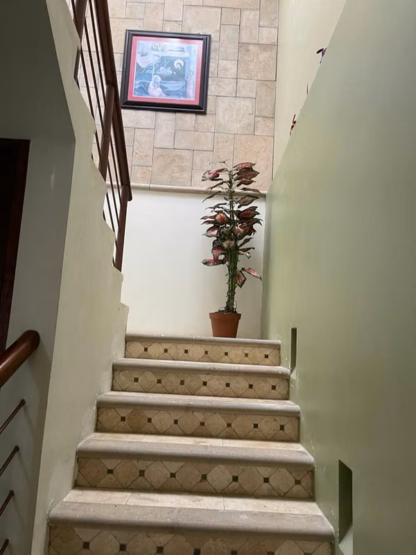 For sale opportunity price $1,180,000.00 ($), nice and spacious house, includes apartment in Residencial Quintas de Santa Elena