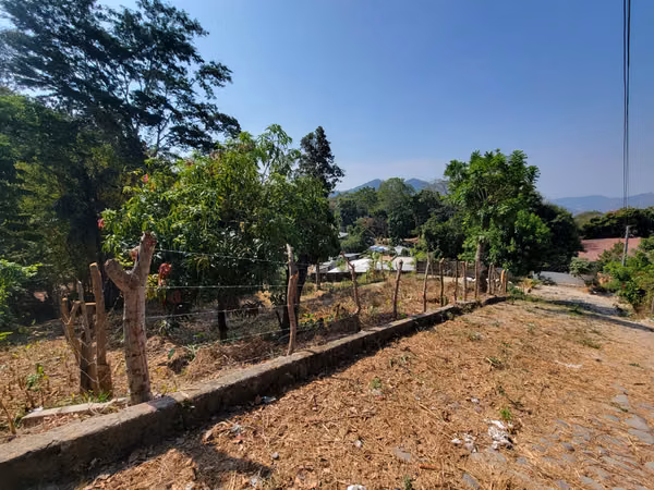 Nice land in, road to Panchimalco, 45 minutes from San Salvador,