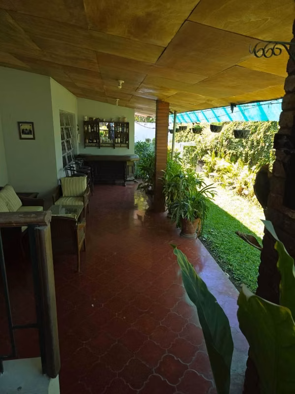 Espaciosa residencia, propia para oficinas o Torre de apartamentos en Altamira