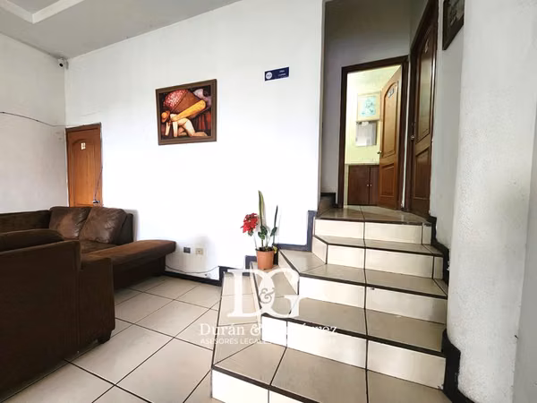 VENDO CASA GRANDE EN LOMAS DE SAN FRANCISCO CERCA DE LA UCA