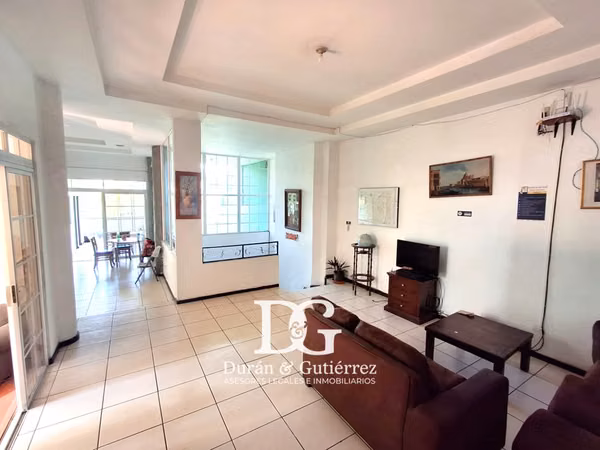 VENDO CASA GRANDE EN LOMAS DE SAN FRANCISCO CERCA DE LA UCA